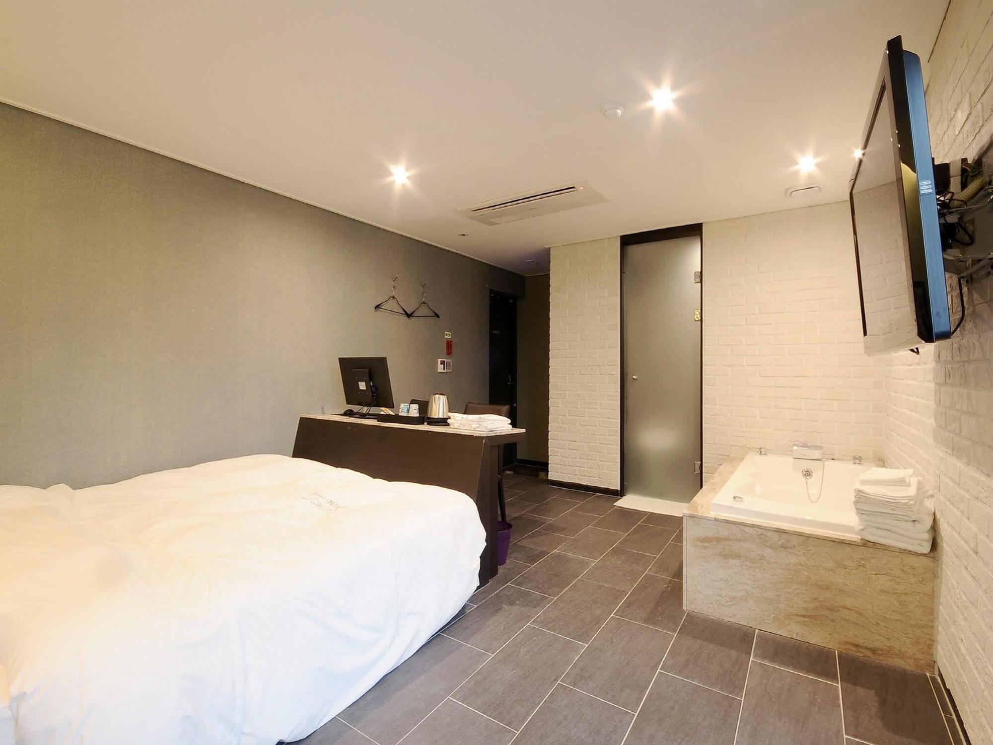 Queens Hotel Seomyeon Busan Eksteriør billede